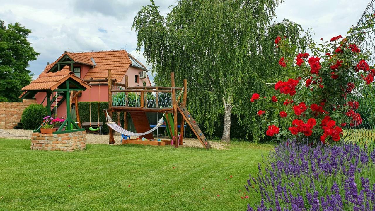 Penzion Na Lednicke Apartment Hlohovec Exterior photo